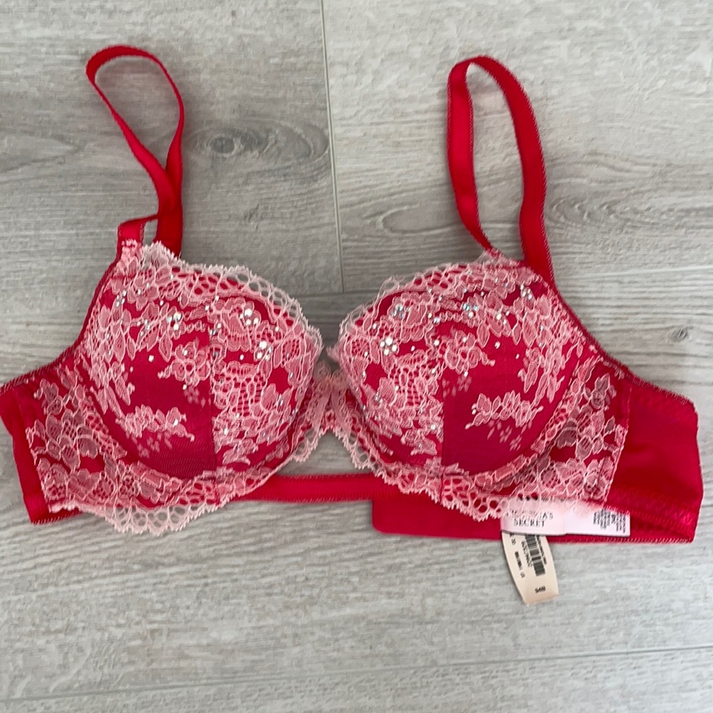 Victoria’s Secret 32B bra red lace rhinestone NWT